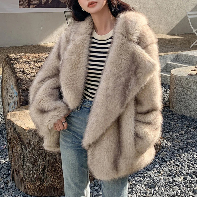 Cappotto in Pelliccia Sintetica | Eleganza Morbida | Perfetto per Look Invernali Glamour