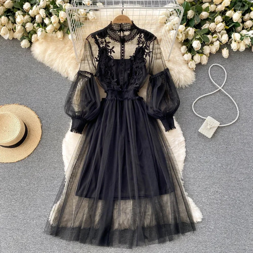 Abito Vintage in Tulle con Ricami | Tessuto Leggero | Romantico ed Elegante