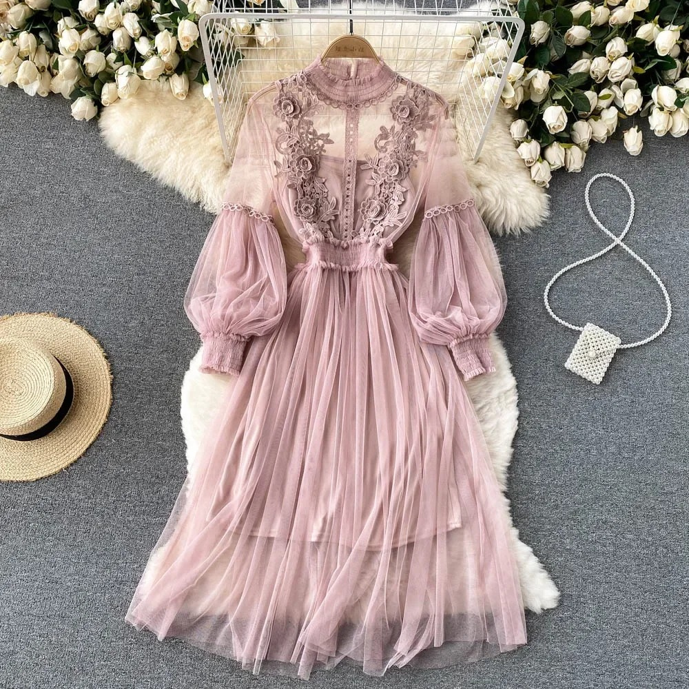 Abito Vintage in Tulle con Ricami | Tessuto Leggero | Romantico ed Elegante