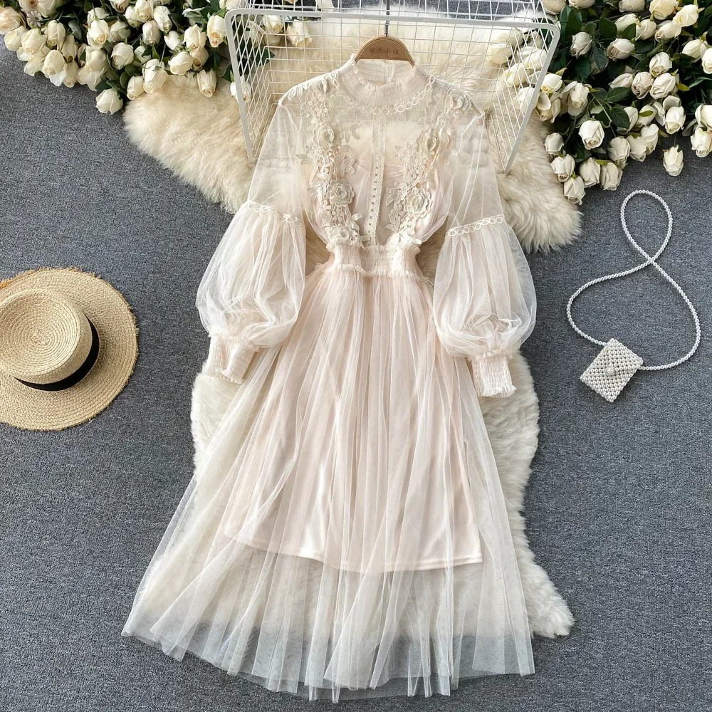 Abito Vintage in Tulle con Ricami | Tessuto Leggero | Romantico ed Elegante