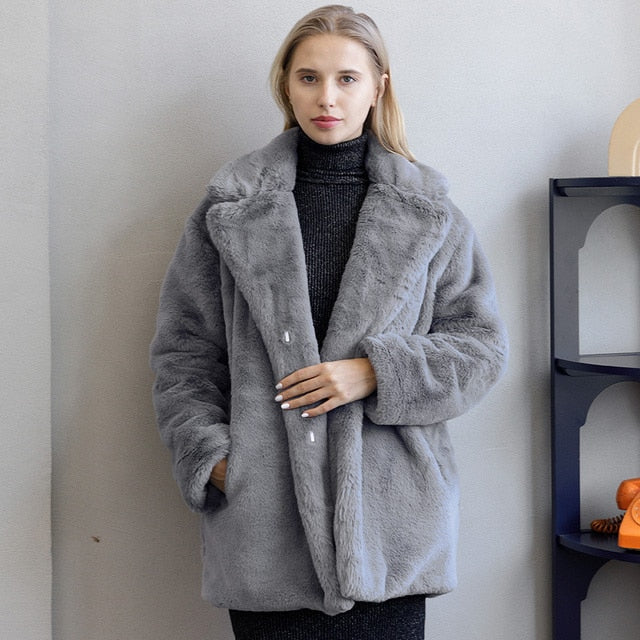 Cappotto lungo in eco-pelliccia
