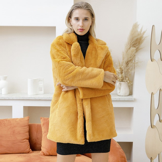 Cappotto lungo in eco-pelliccia