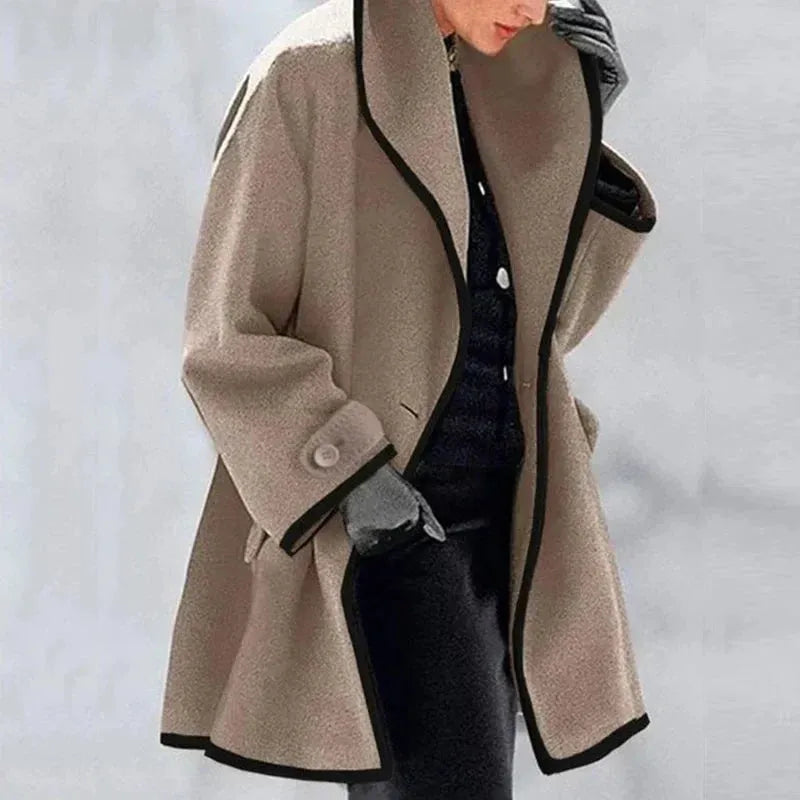 Cappotto Oversize con Profili a Contrasto