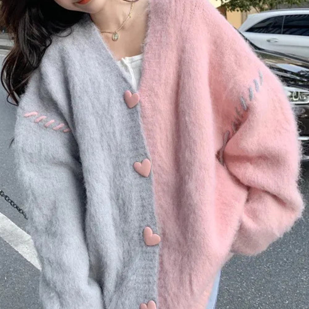 Cardigan Bicolore con Cuori | Stile Romantico | Morbido e Caldo