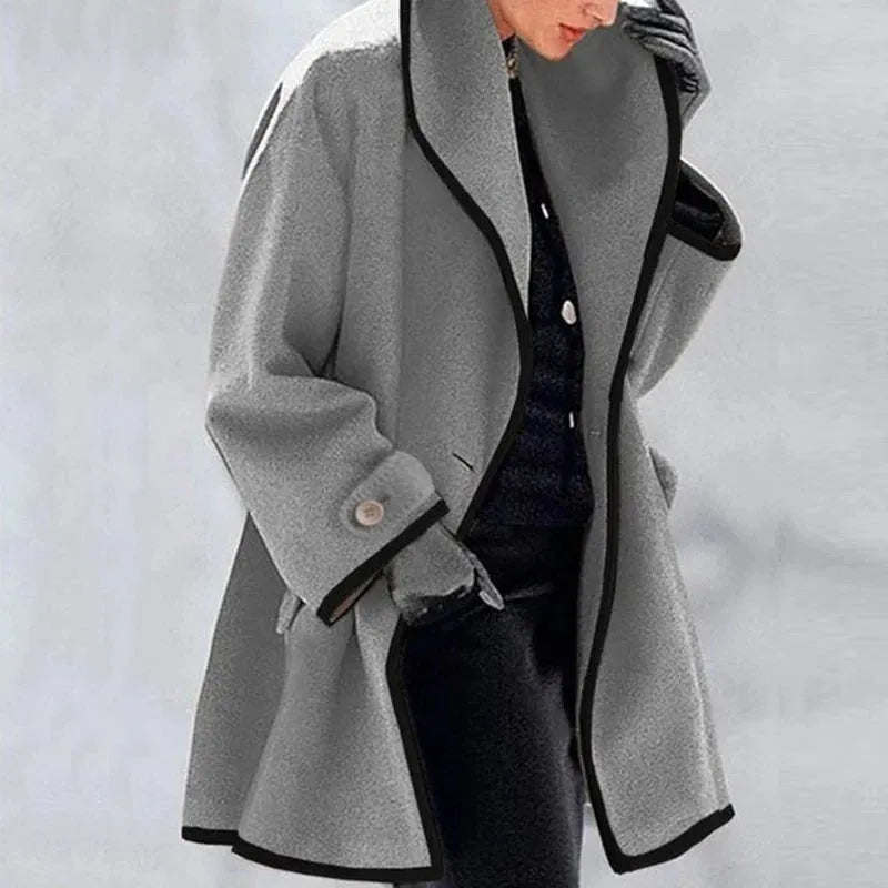 Cappotto Oversize con Profili a Contrasto