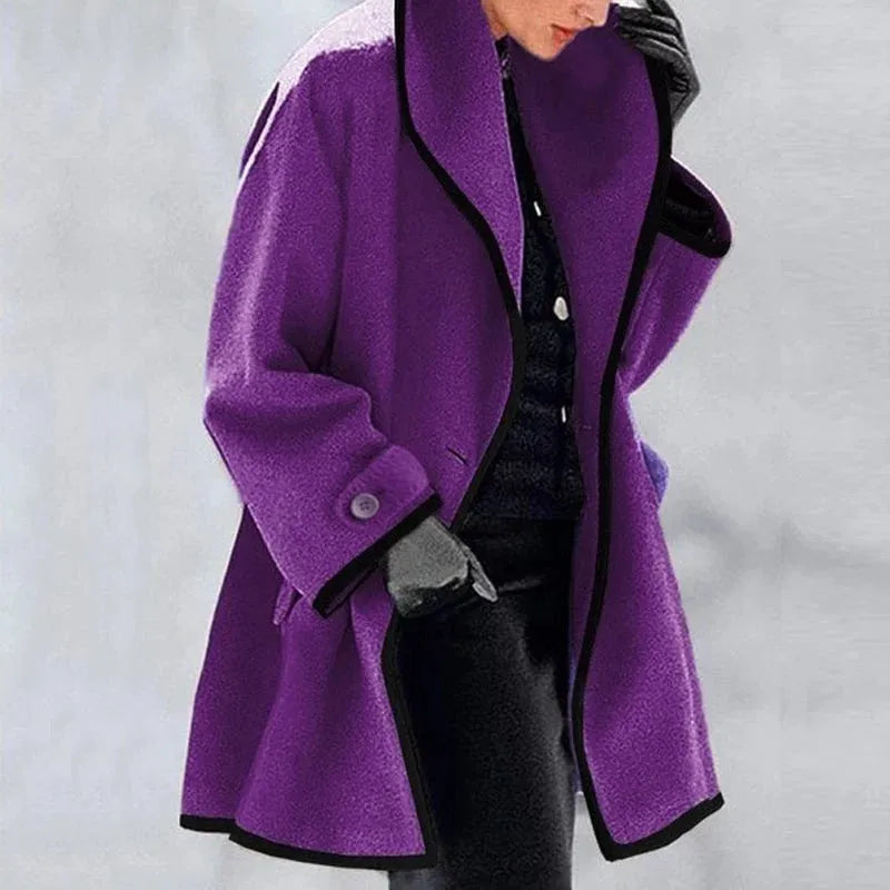 Cappotto Oversize con Profili a Contrasto