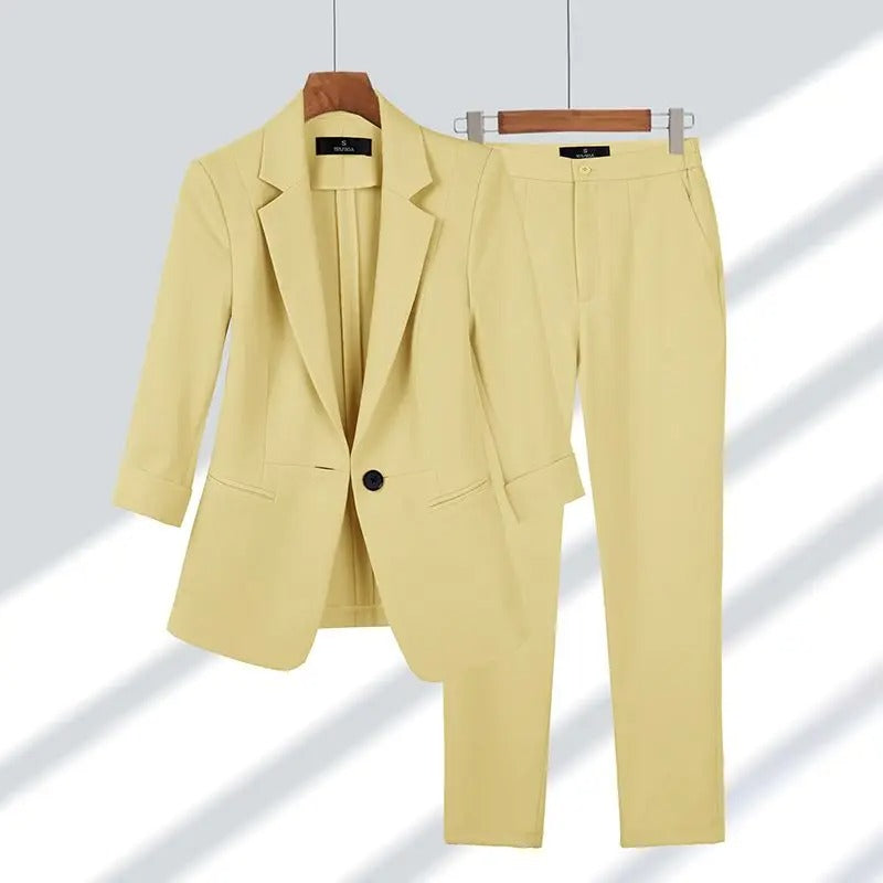 Tailleur con blazer monopetto e pantalone dritto