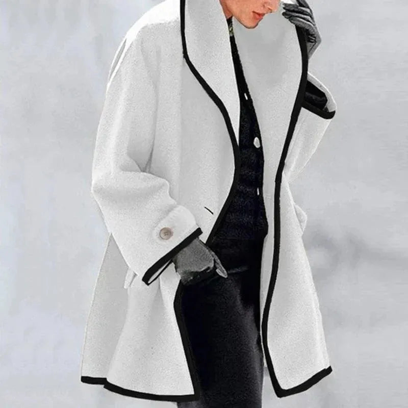 Cappotto Oversize con Profili a Contrasto
