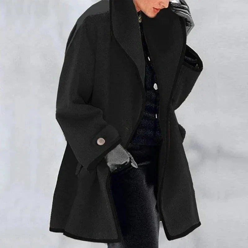 Cappotto Oversize con Profili a Contrasto